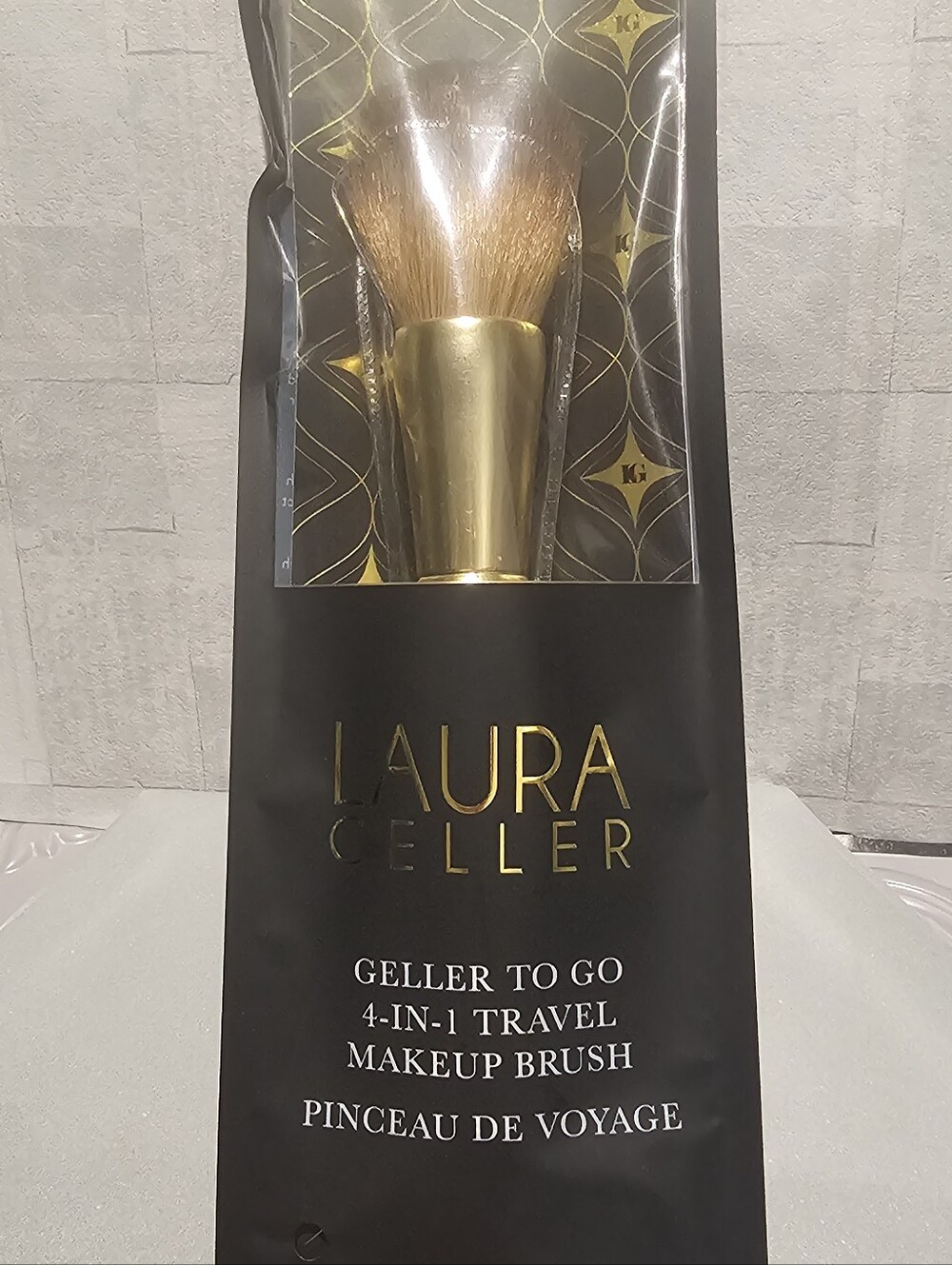 New - Laura Gellar - To-Go 4-in-1 Travel Makeup Brush